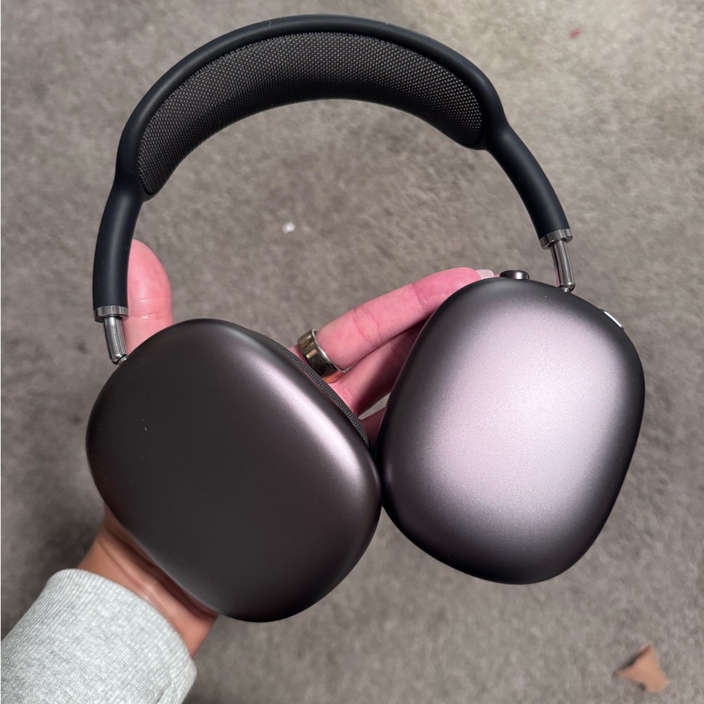 Apple Over-Ear Headphones - Space Gray